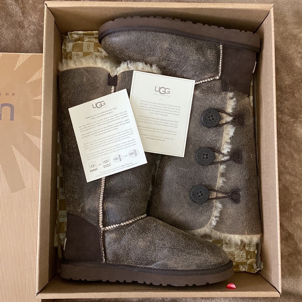 Authentic Ugg Bailey Button Triplet Bomber Size 7